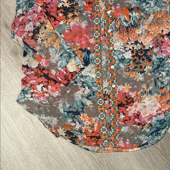 Fig & Flower Anthropology Floral Geometric Patterned Chiffon Roll Sleeve Shirt - Picture 6 of 6